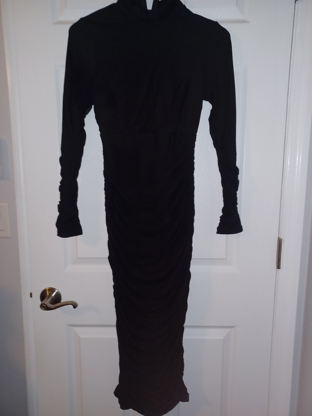 Boutique Classic Black Long Sleeve Ruched Midi Dress
